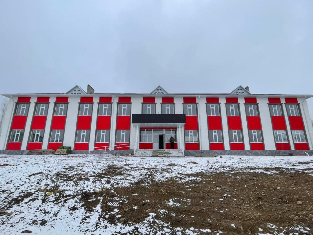 В Лейлекском районе достраивают школу