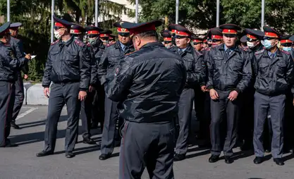 Сотрудники милиции несут усиленную службу в период проведения заседаний ОДКБ в Бишкеке