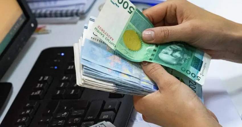 Зарплаты бюджетников повысились: кто и сколько будет получать