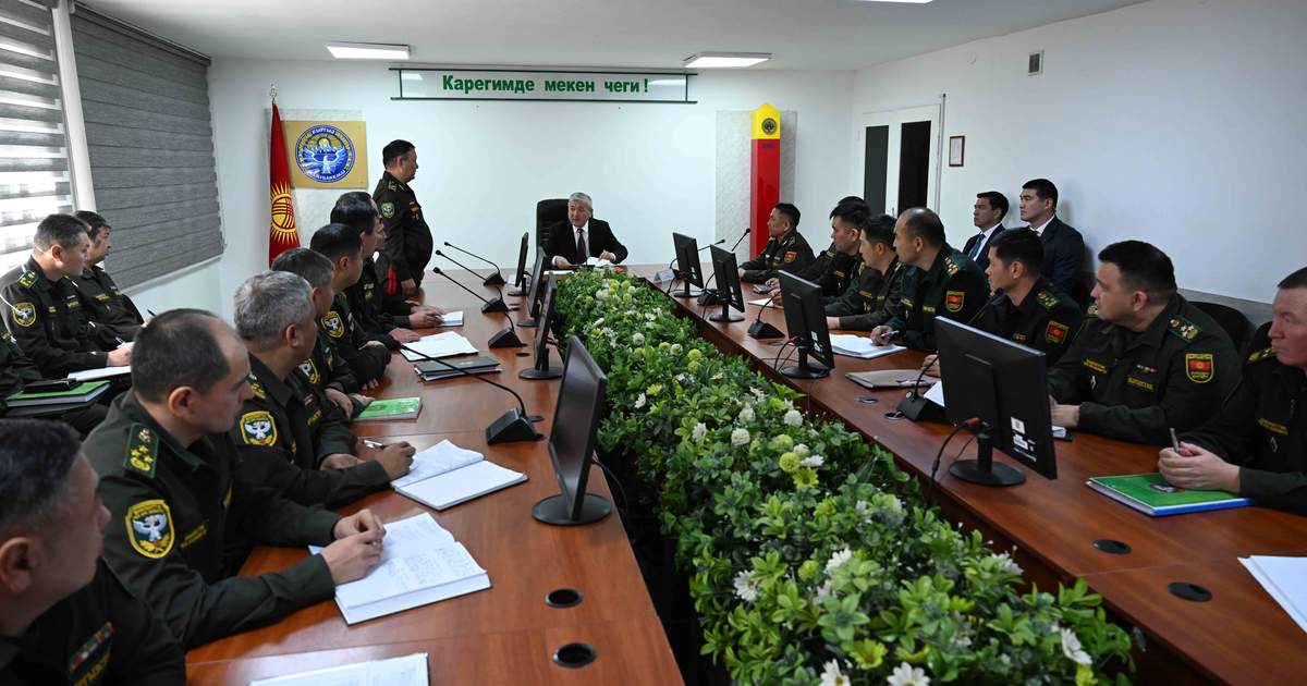 Глава кабмина представил коллективу Погранслужбы нового руководителя