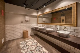 1671679652_5-abrakadabra-fun-p-dizain-tualeta-v-restorane-13.jpg