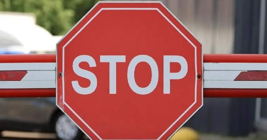 В Бишкеке на четыре ночи ограничат движение через железнодорожный переезд