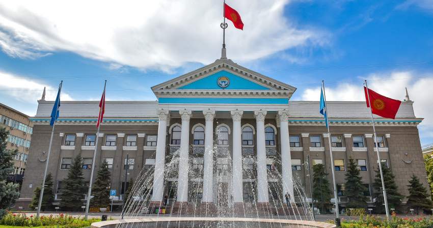Мэрия Бишкека запретила самовольно изменять фасады зданий