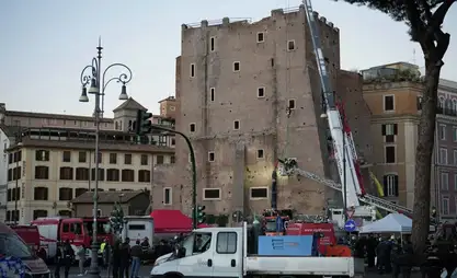 Пострадавший при обрушении башни в Риме рабочий умер в больнице