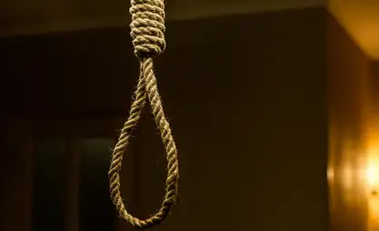 На Иссык-Куле ученица повесилась в школе, позже она скончалась в больнице