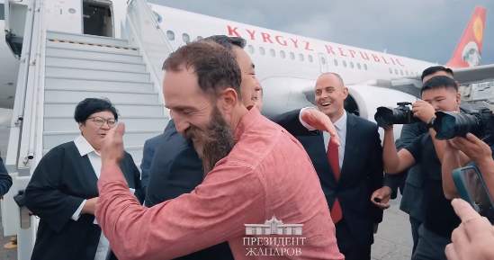 Покоривший кыргызстанцев американский кок-борист встретился с Жапаровым в Солт-Лейк-Сити