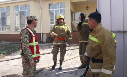 В Бишкеке в результате крупного пожара пострадали 3 жилых дома