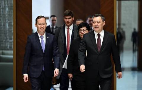 5195022545680272792.jpg