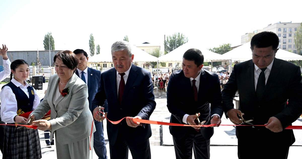 В Манасе открылся президентский лицей «Акылман»
