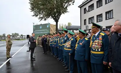 Садыр Жапаров выделил 30 млн сомов на поощрение военнослужащих
