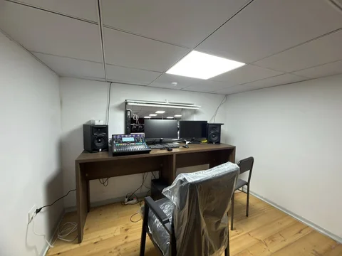 555624914_1097232419235180_2779846740185937651_n.jpg