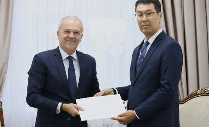 Замглавы МИД КР принял копии верительных грамот от посла Италии