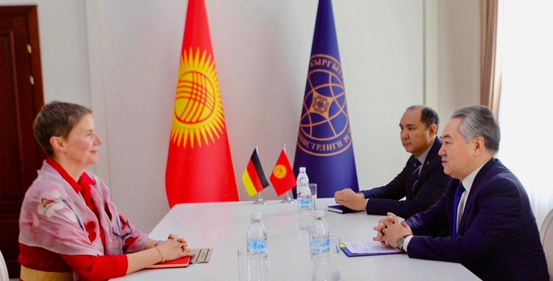 66018e84-6651-34ab-afe9-cb2f48bfcbdf