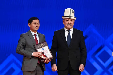 67f4d213f37e4-thumb.jpg