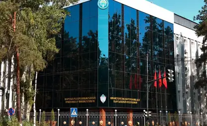 В Узгенском районе обвиняемый сбежал через уборную комнату и был задержан
