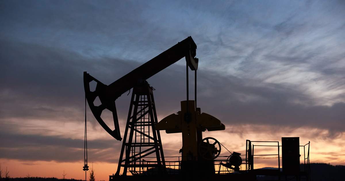 На мировых биржах цены на нефть снизились