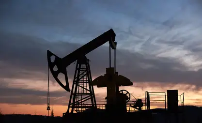 На мировых биржах цены на нефть снизились