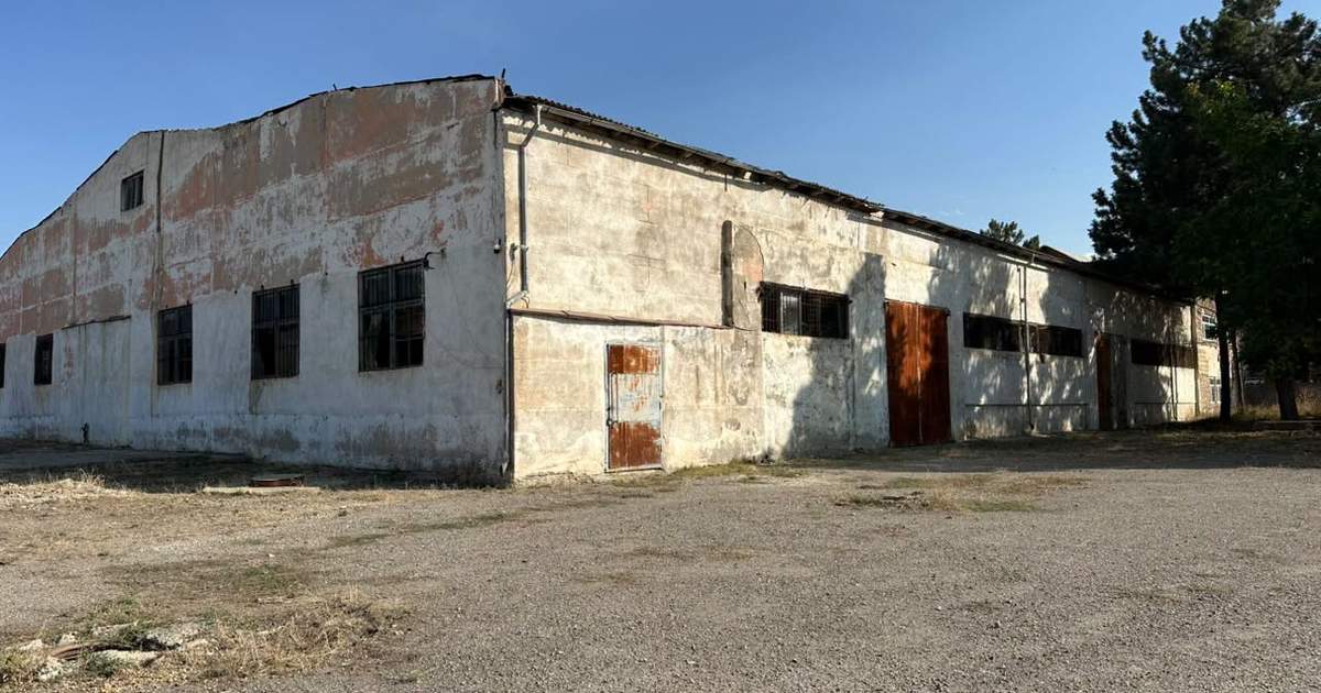 В Айтматовском районе государству возвращена автобаза за 94 млн сомов