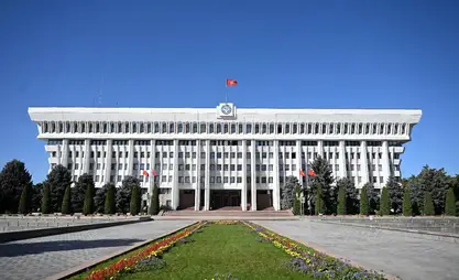 Для иностранных туристов организуют экскурсии по Жогорку Кенешу