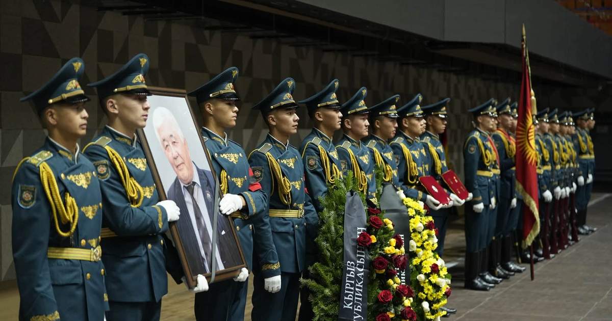 В Бишкеке проводили в последний путь легенду кыргызской борьбы Жениша Донбаева