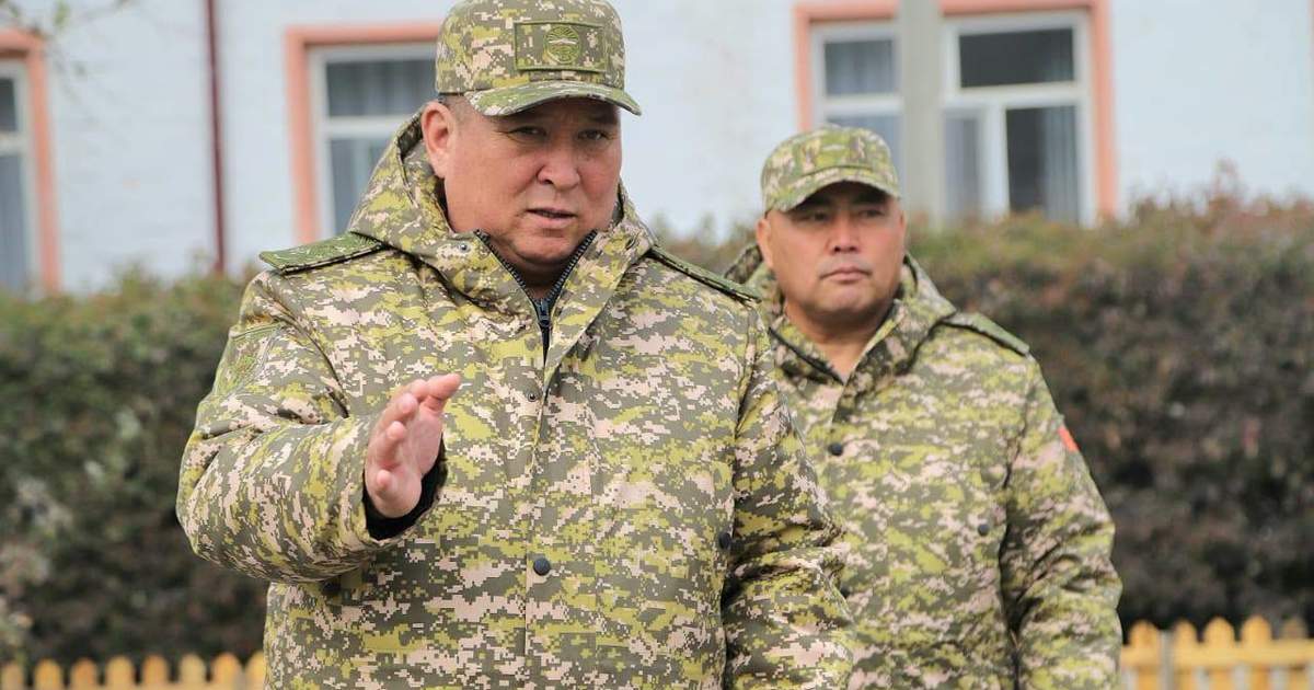 Мукамбетов проверил ход строительства объектов Сил воздушной обороны ВС КР
