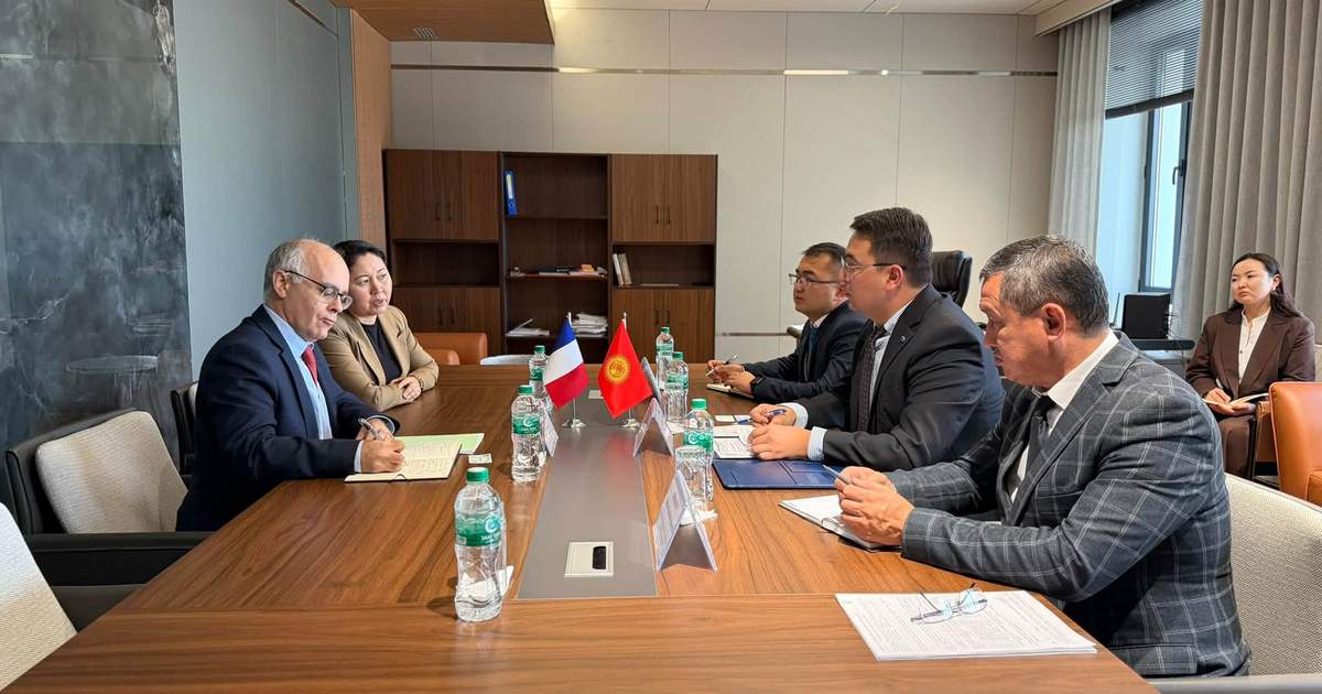 В мэрии Оша обсудили установление побратимских связей с городом во Франции