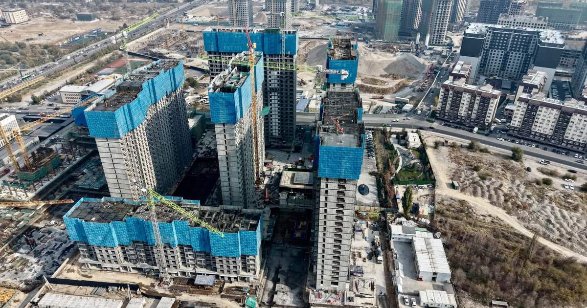 Орунтаев ознакомился с ходом строительства строящихся ЖК в Бишкеке