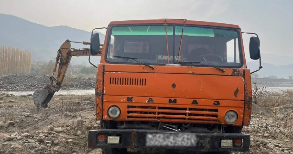 В Ошской области выявили незаконную добычу песчано-гравийной смеси