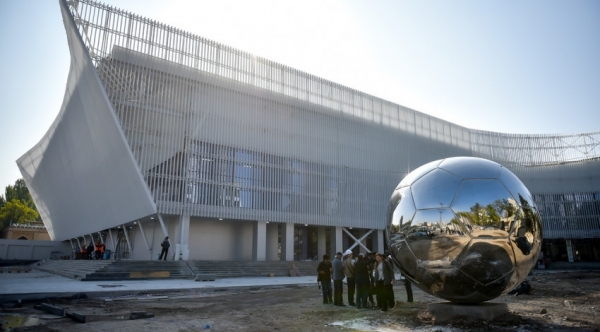 927a5c9eea98bd7ca40a421e1a621062_L