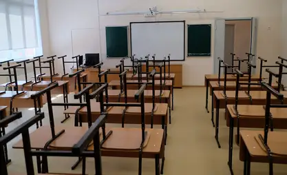 В Бишкеке выявили массовую фиктивную регистрацию детей для поступления в школы. Их отчислят