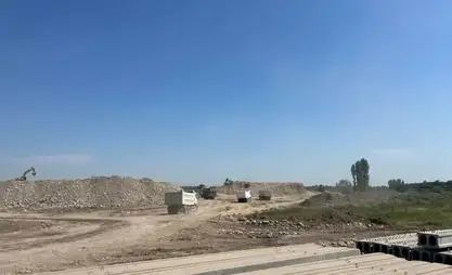 На новой дороге к Ошскому рынку и Западному автовокзалу ведутся активные земляные работы