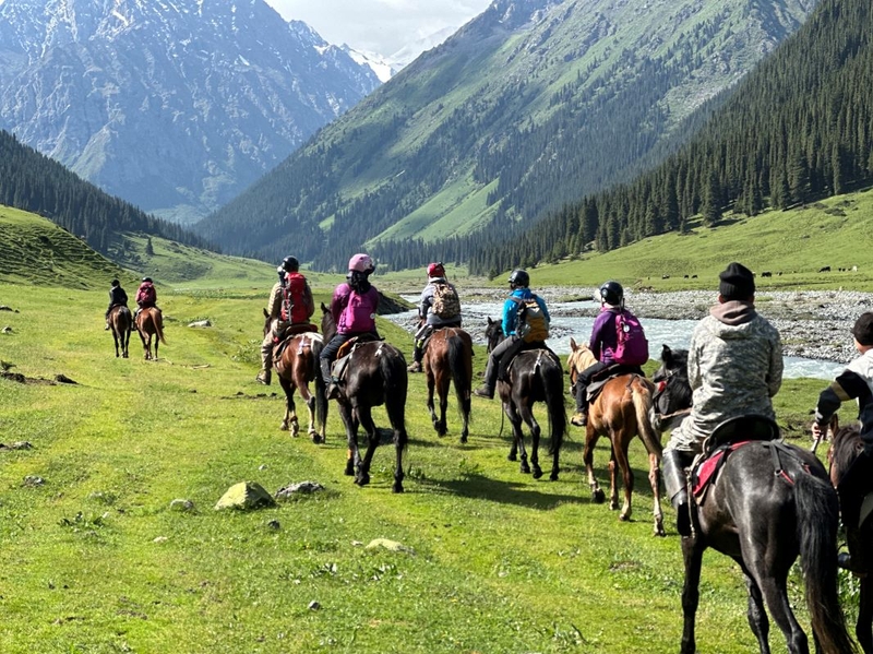 Horse-riding-in-Kyrgyzstan