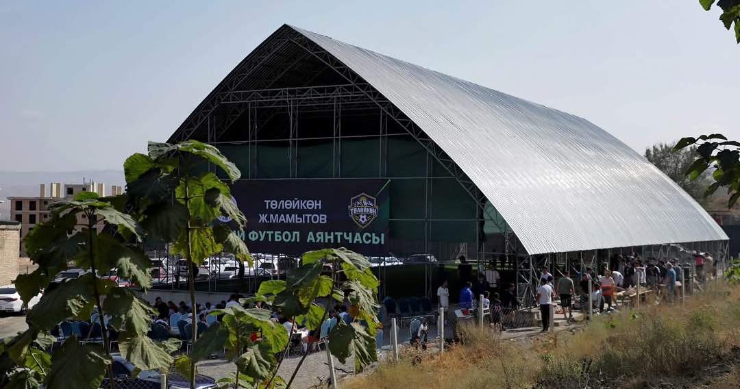 В селе Толойкан открыли площадку для мини-футбола