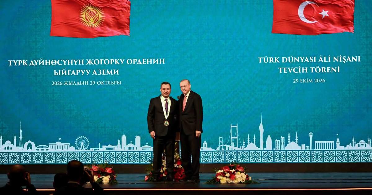 Садыр Жапаров награжден высшим орденом Тюркского мира