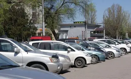 Парковочные места в Бишкеке: мэр требует пересмотреть практику их закрытия