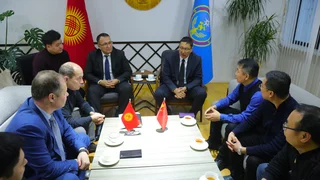 КЫРГЫЗСТАН И КИТАЙ ПОДПИСАЛИ МЕМОРАНДУМ О МОДЕРНИЗАЦИИ МЕДИЦИНСКОЙ И ЛАБОРАТОРНОЙ ИНФРАСТРУКТУРЫ (3).png