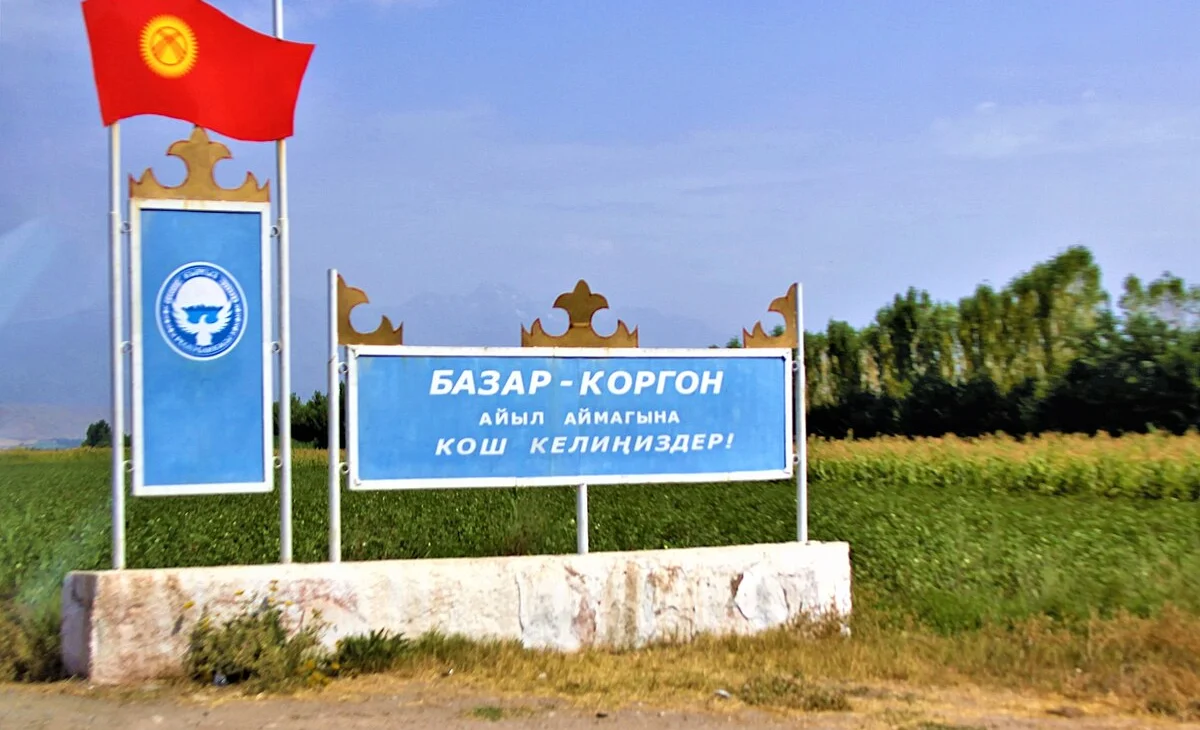 Kirghizistan_2018_-_Entrée_de_Bazar-Korgon.jpg