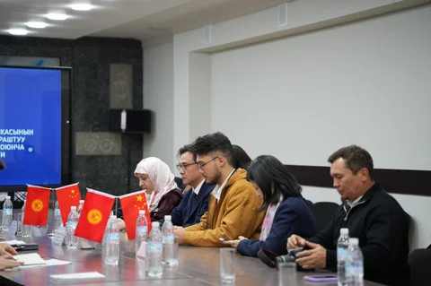 Национальное агентство по инвестициям обсудило сотрудничество с делегацией из Гонконга-5.jpg