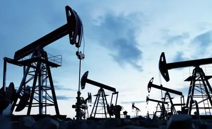 Цена нефти Brent опустилась ниже 99 долларов впервые с 11 мая