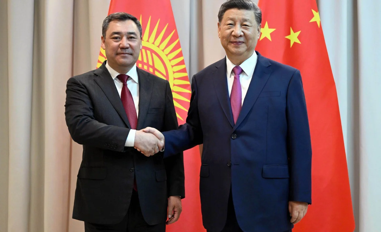 Sadyr-ZHaparov-i-Si.jpg