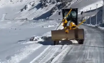 На перевалах дороги очищены от снега, движение обеспечено
