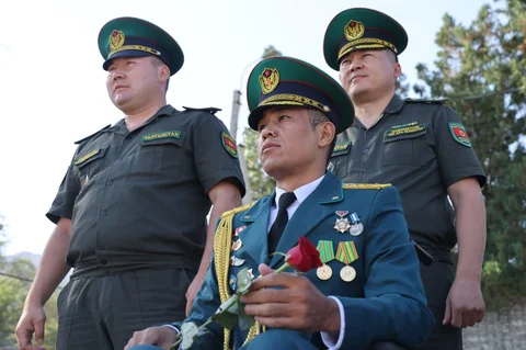 В «Ата-Бейите» почтили память военнослужащих, погибших при защите госграницы (28).jpeg