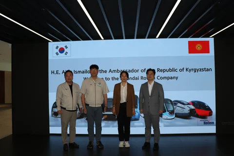 Visit of the Ambassador of the Republic of Kyrgyz (7.28 mon)_2.JPG