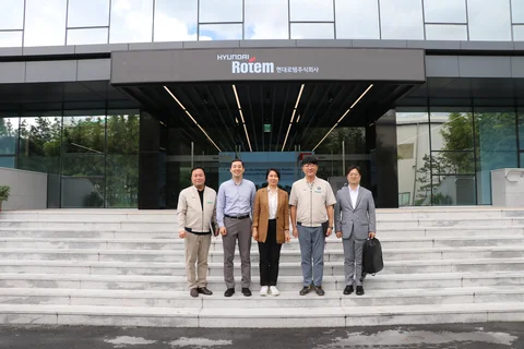 Visit of the Ambassador of the Republic of Kyrgyz (7.28 mon)_1.JPG