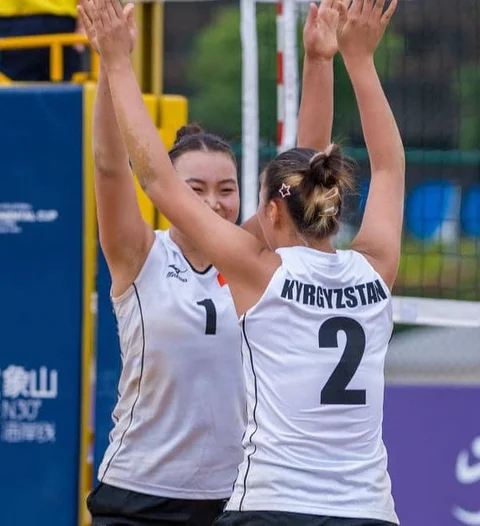 Впервые в истории Кыргызстана!🇰🇬Игрок нашего клуба Айтбекова Айтурган Азизовна вместе со своей (4).jpg