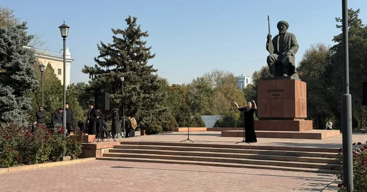 100-летие кыргызского театра: проходит концерт под открытым небом