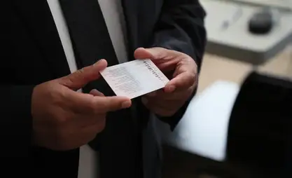 Депутат попросил продлить бесплатную замену водительских прав для жителей Нарынской области