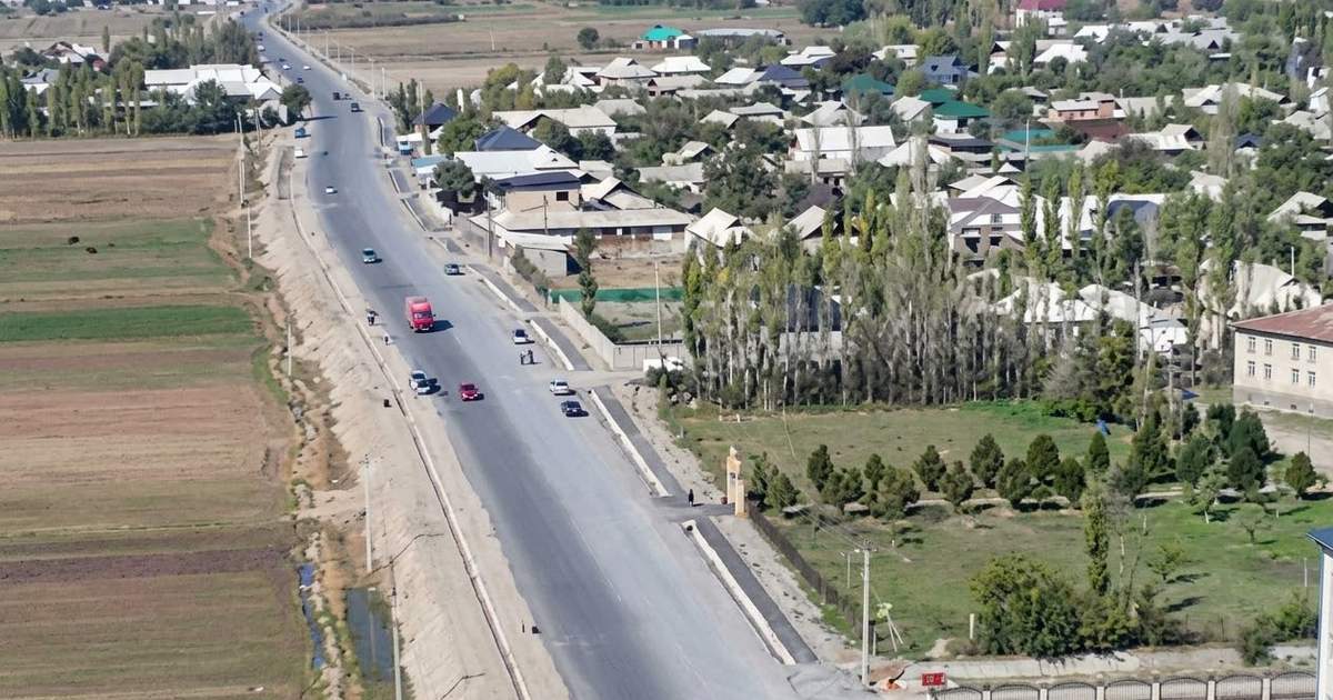 На автодороге Комсомол — Барпы — Турк-Абад укладывают асфальт