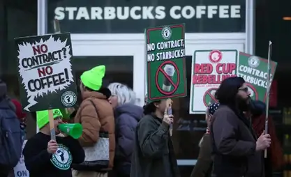 Работники Starbucks объявили бессрочную забастовку в США