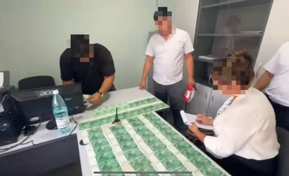 В Джалал-Абадской области за поборы и взяточничество уволен ряд директоров школ
